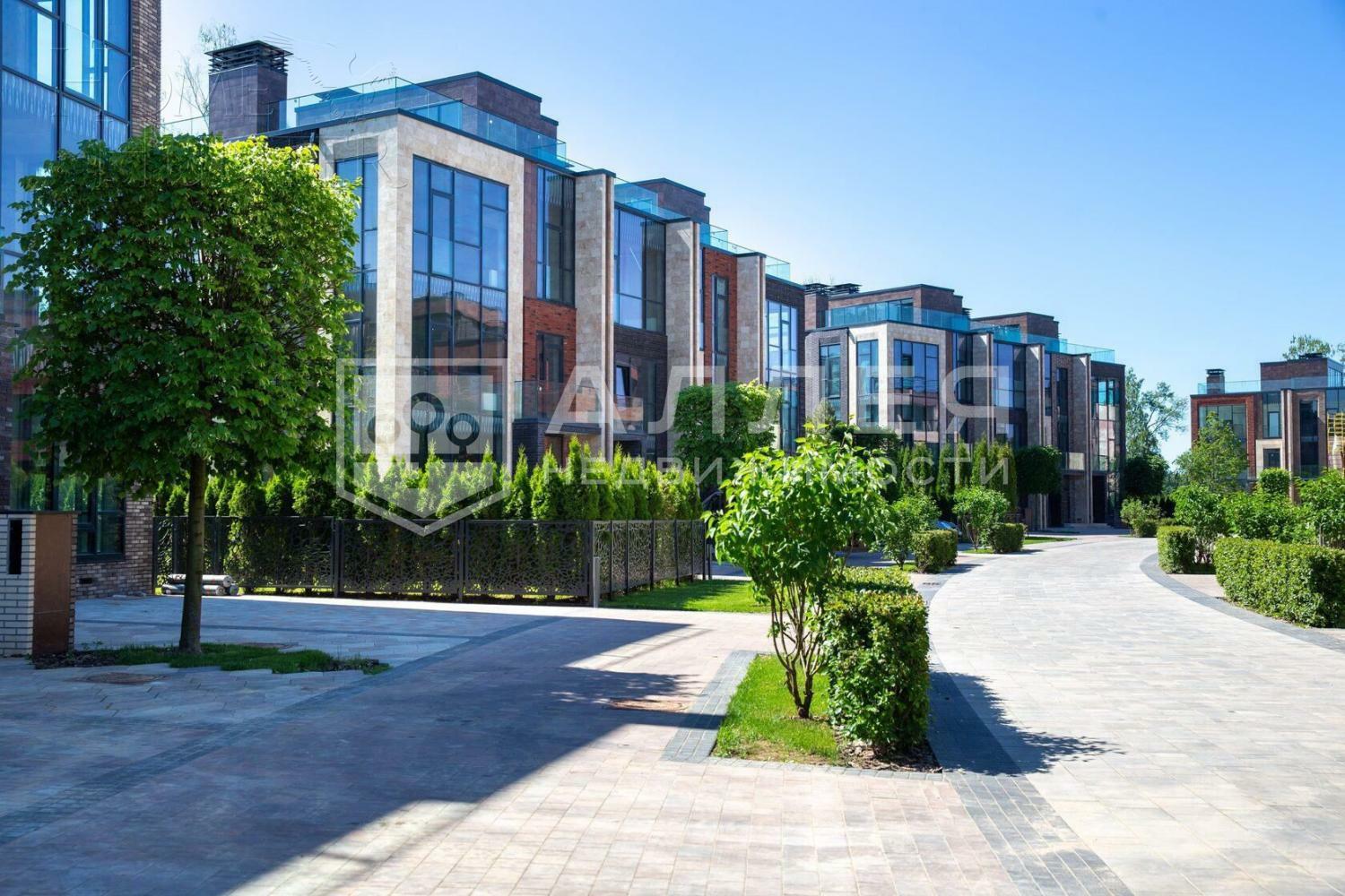 4-этажный таунхаус 278 м² с отделкой