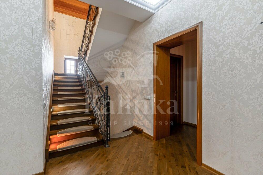 2-этажный коттедж 1 000 м² с отделкой