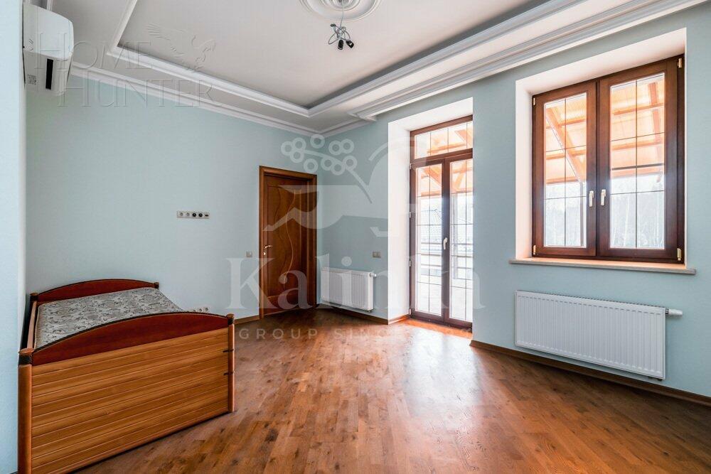 2-этажный коттедж 1 000 м² с отделкой