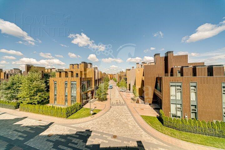 3-этажный таунхаус 240 м² с отделкой