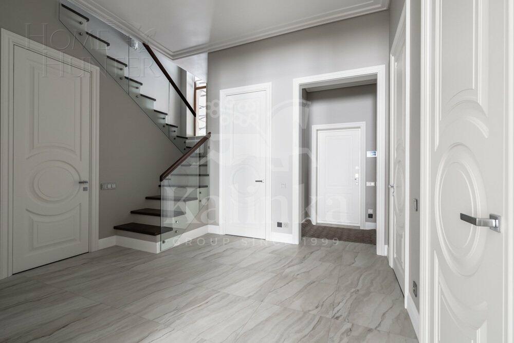 3-этажный таунхаус 271 м² с отделкой