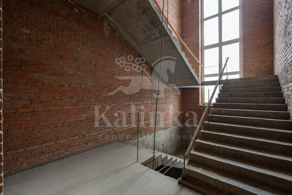 2-этажный таунхаус 380 м² без отделки