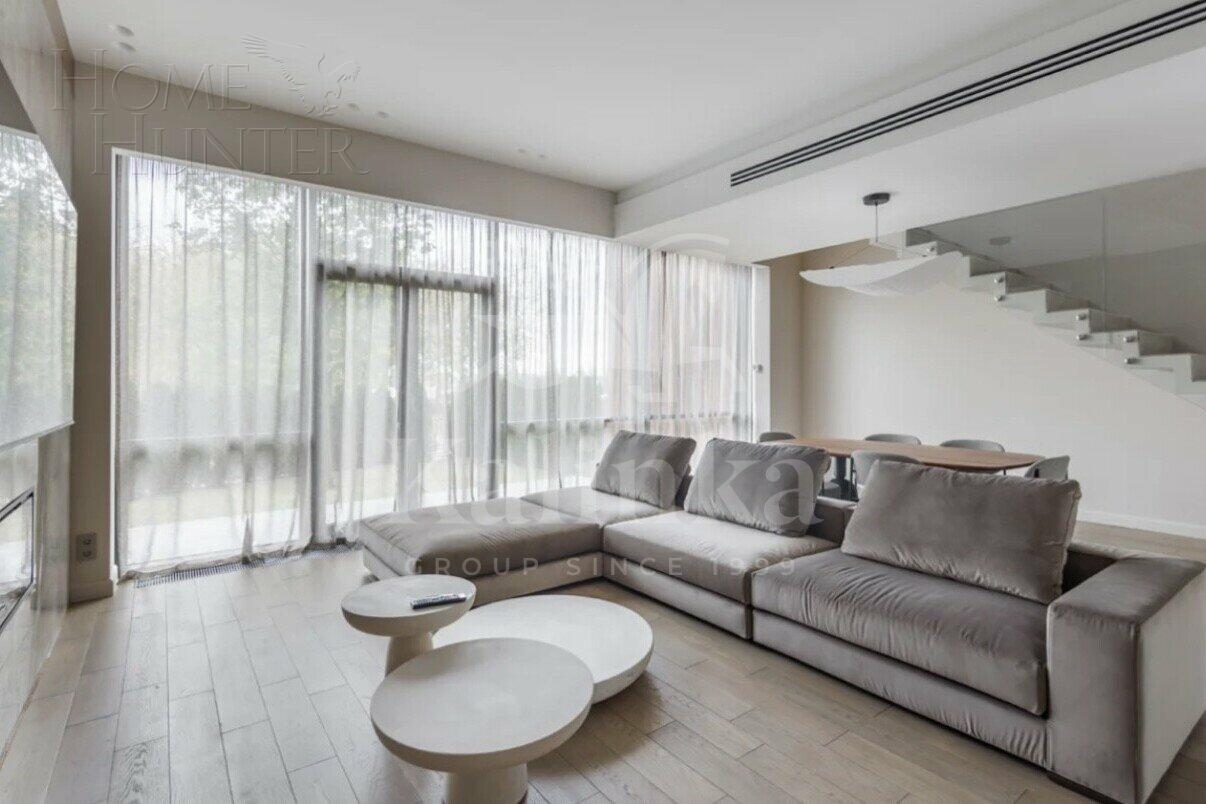 3-этажный таунхаус 240 м² с отделкой