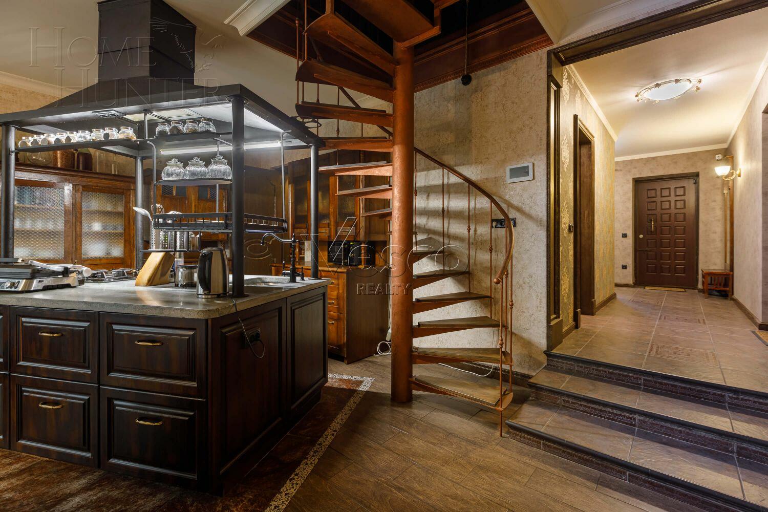 2-этажный коттедж 680 м² с отделкой