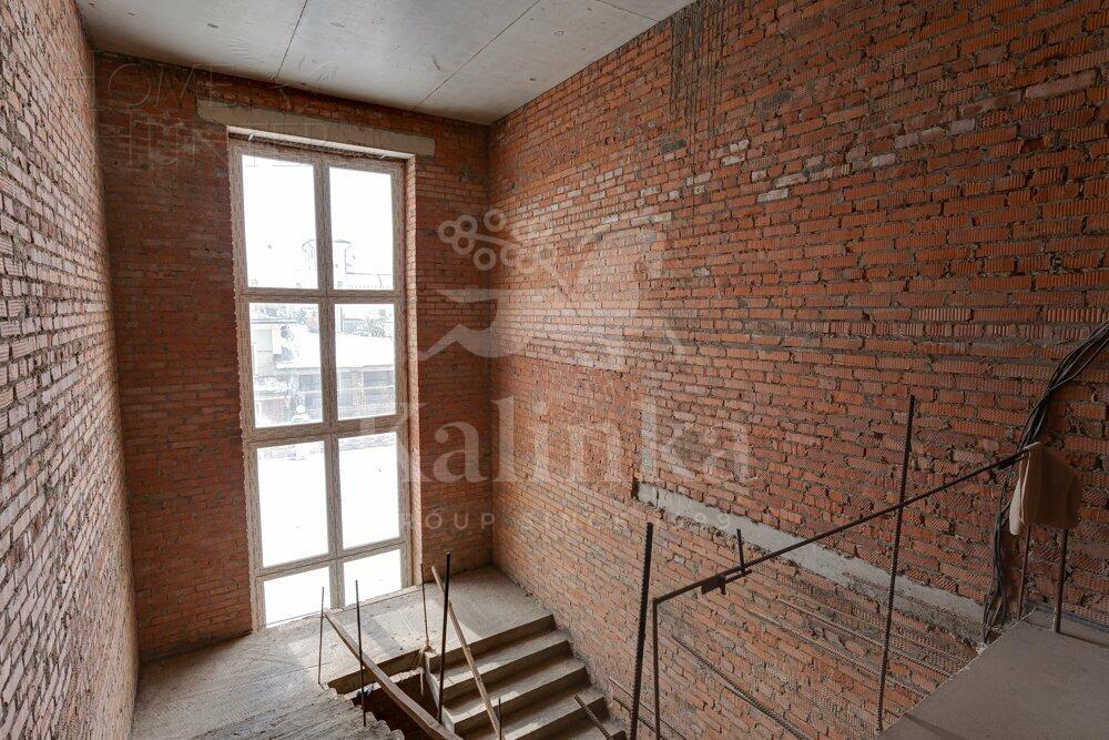 2-этажный таунхаус 380 м² без отделки