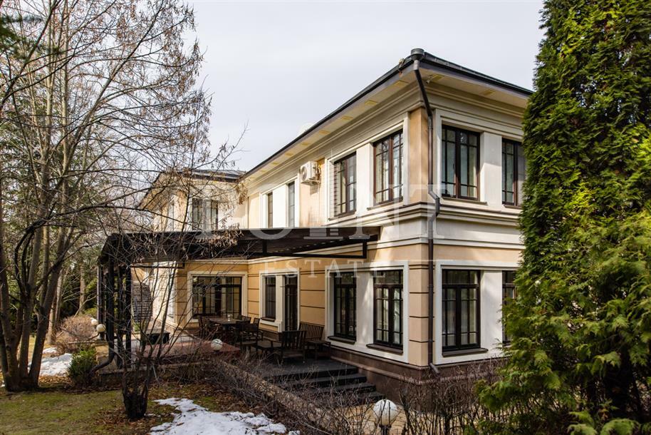 2-этажный коттедж 325 м² с отделкой