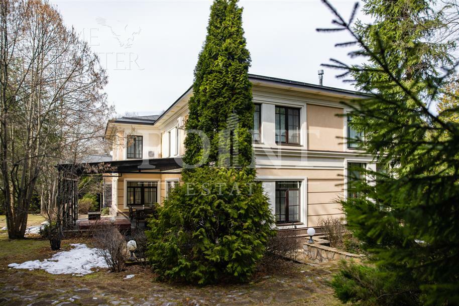 2-этажный коттедж 325 м² с отделкой