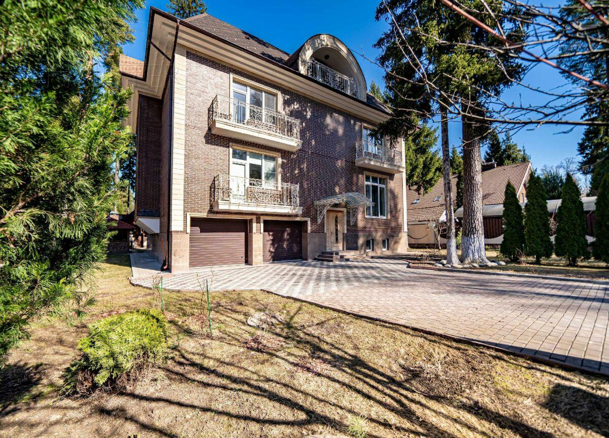 2-этажный коттедж 1 065 м² с отделкой