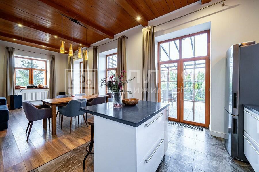 2-этажный коттедж 400 м² с отделкой