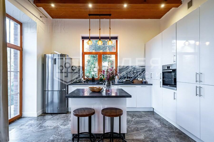 2-этажный коттедж 400 м² с отделкой