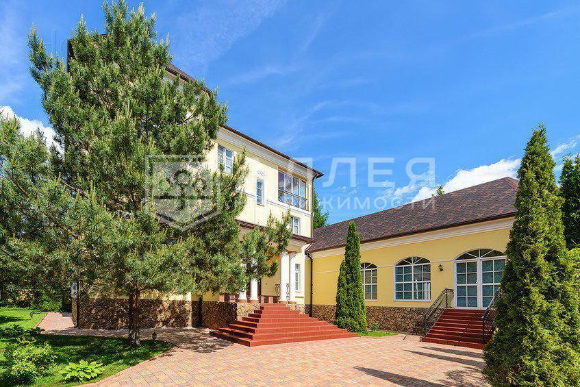 3-этажный коттедж 935 м² с отделкой