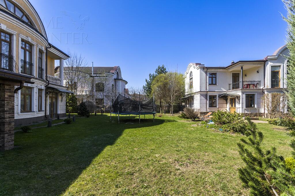 2-этажный коттедж 640 м² с отделкой