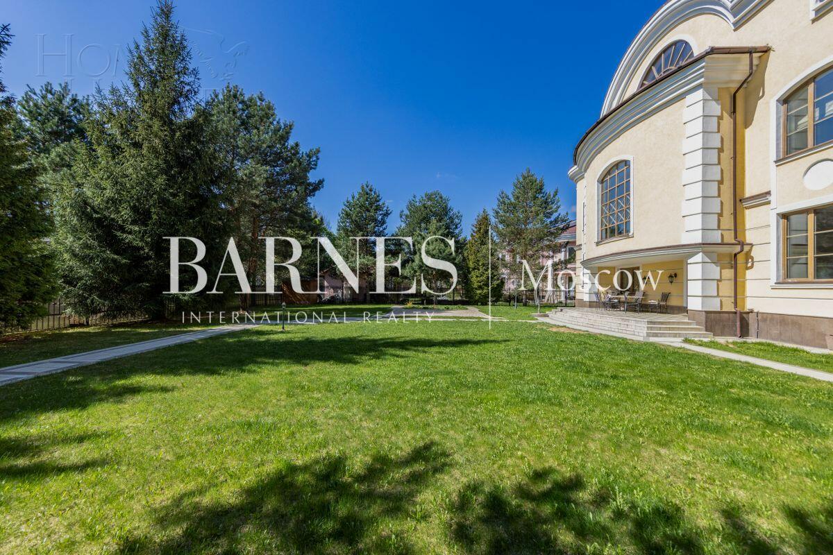 2-этажный коттедж 660 м² с отделкой