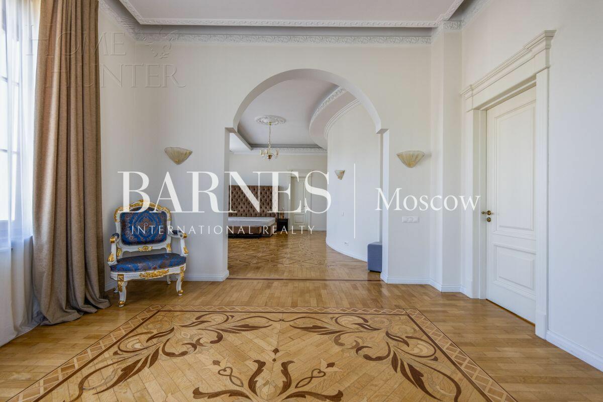 2-этажный коттедж 660 м² с отделкой