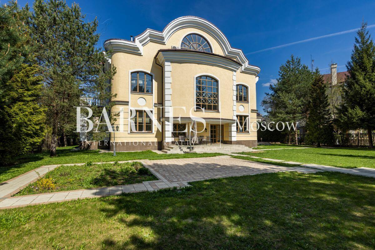 2-этажный коттедж 660 м² с отделкой