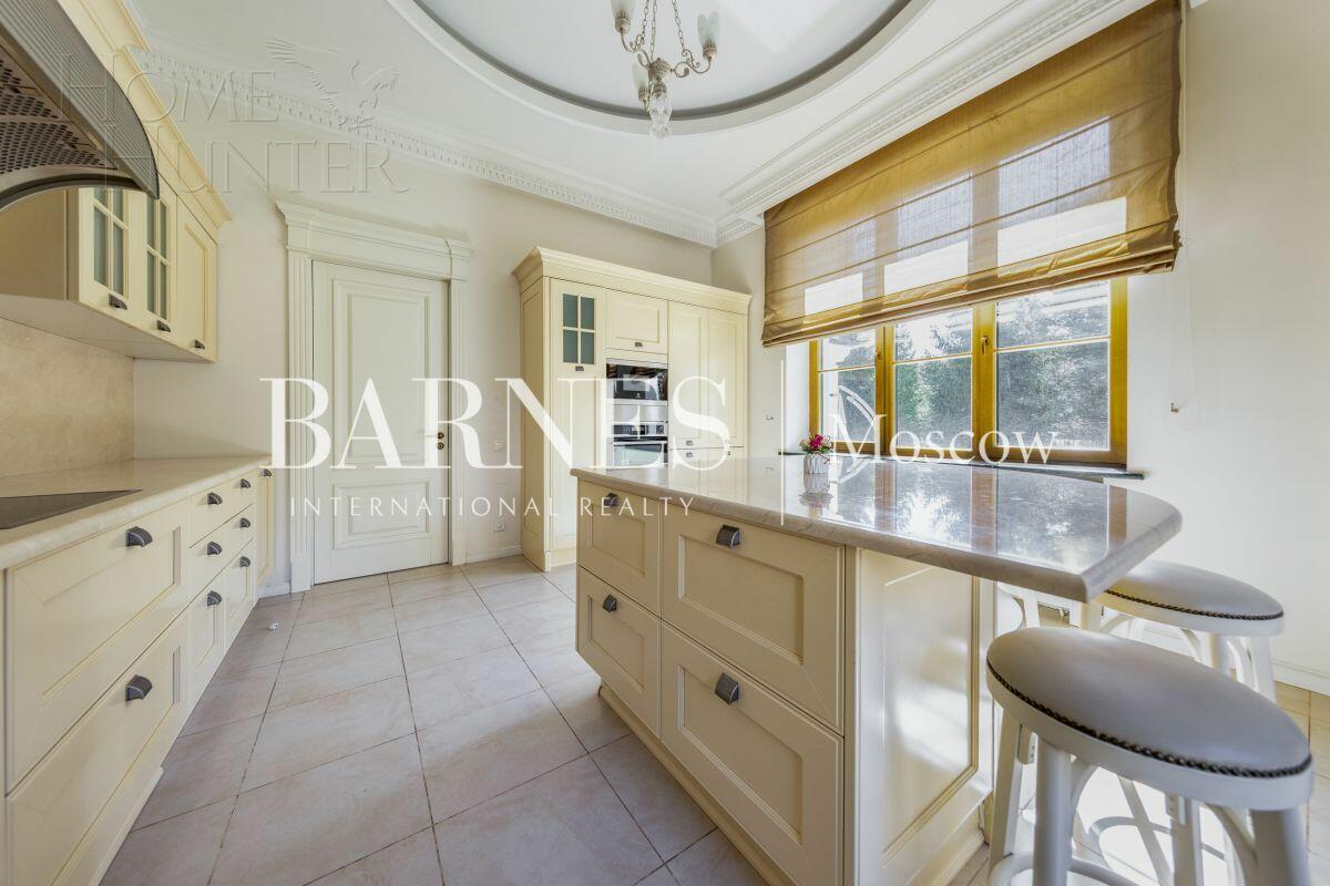 2-этажный коттедж 660 м² с отделкой