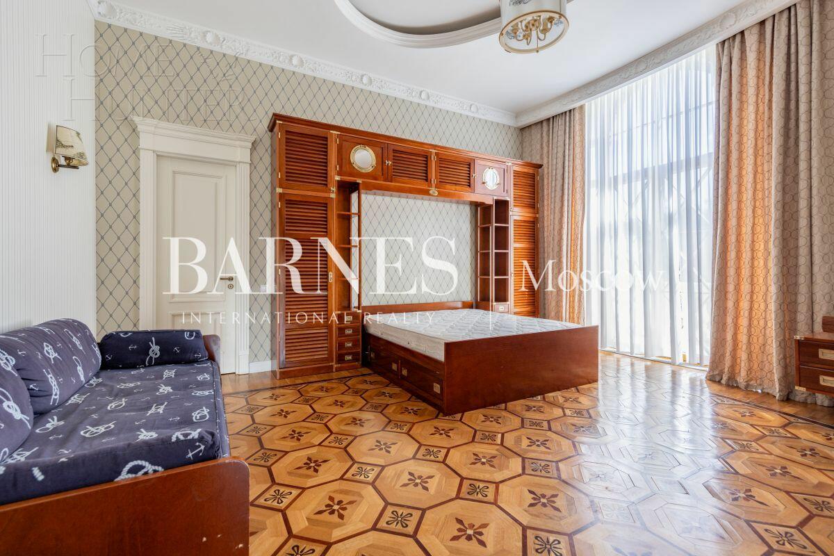 2-этажный коттедж 660 м² с отделкой