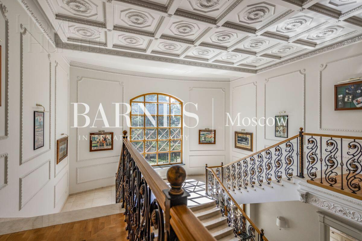 2-этажный коттедж 660 м² с отделкой