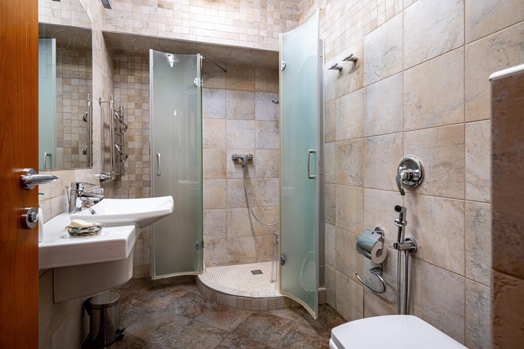 2-этажный коттедж 1 400 м² с отделкой
