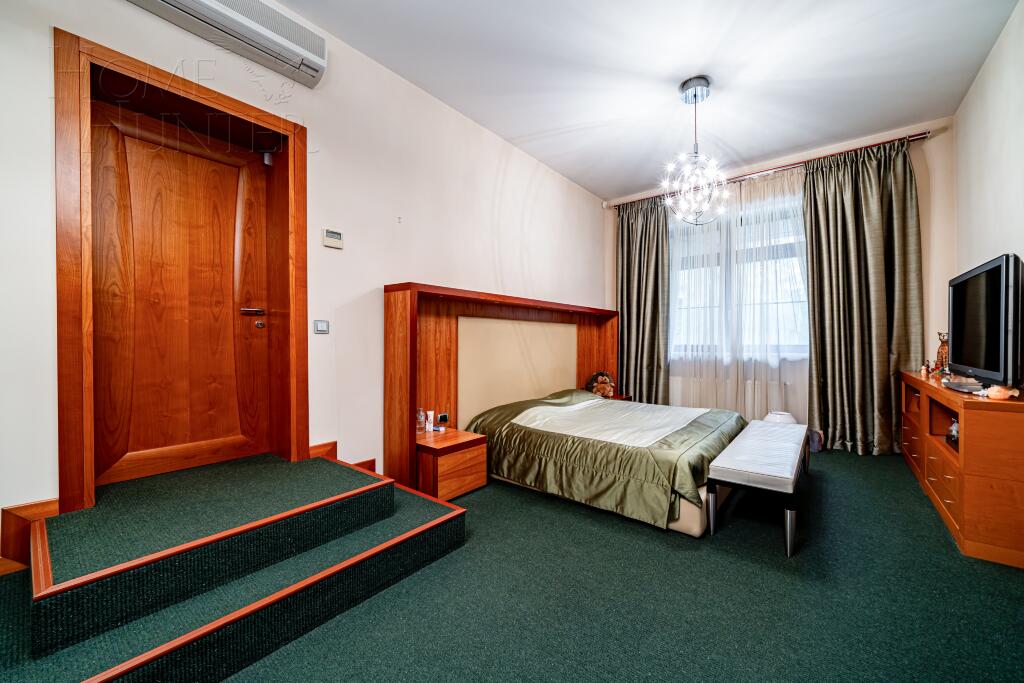 2-этажный коттедж 1 400 м² с отделкой