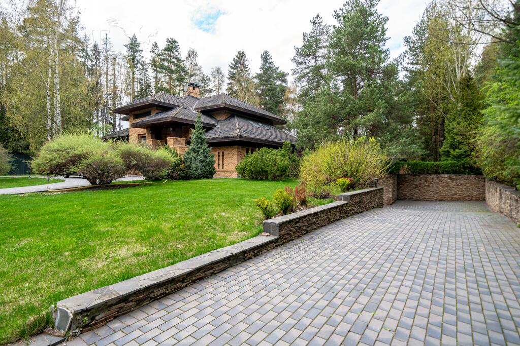 2-этажный коттедж 1 400 м² с отделкой