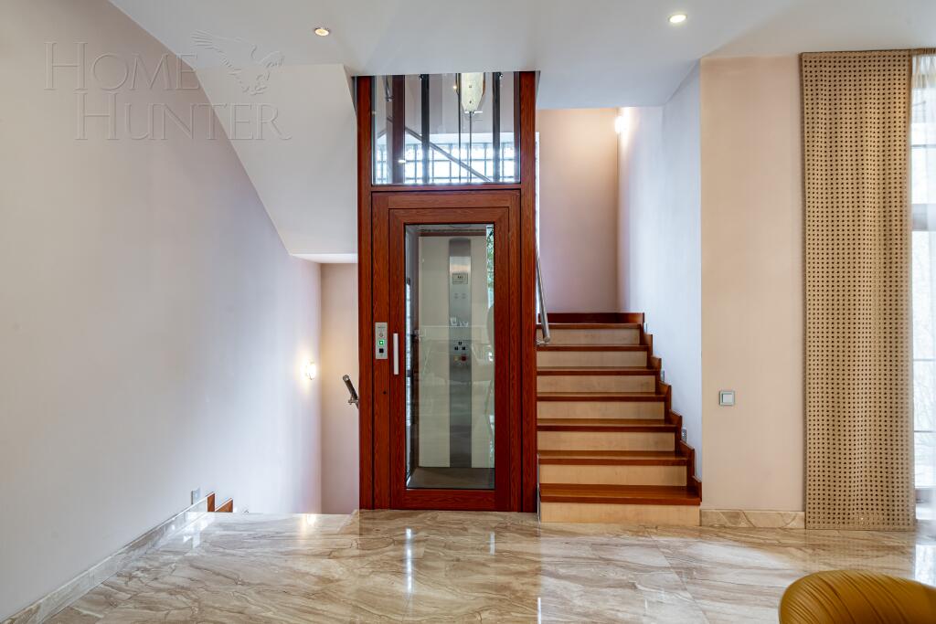 2-этажный коттедж 1 400 м² с отделкой