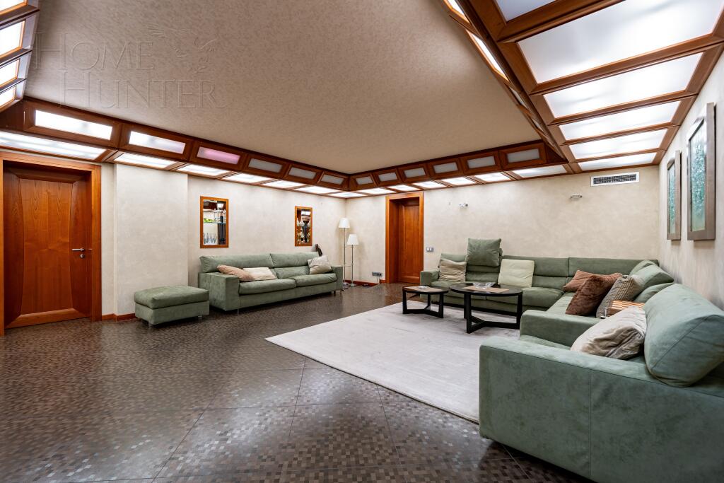 2-этажный коттедж 1 400 м² с отделкой