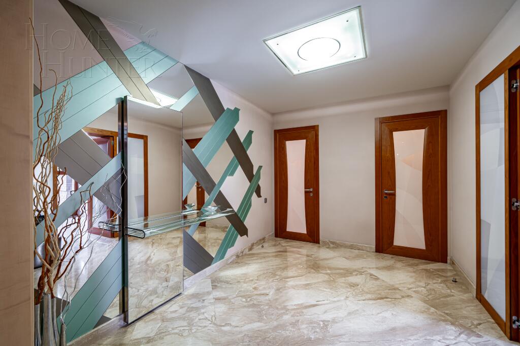 2-этажный коттедж 1 400 м² с отделкой