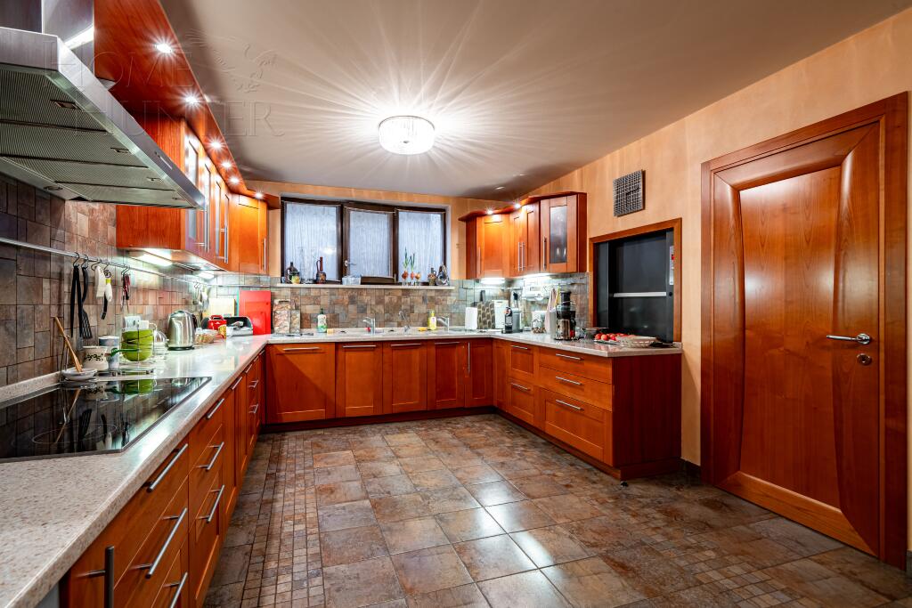 2-этажный коттедж 1 400 м² с отделкой