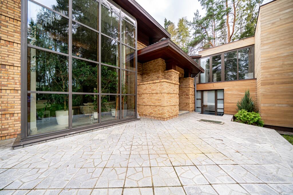 2-этажный коттедж 1 400 м² с отделкой