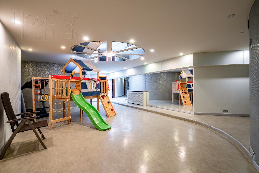 2-этажный коттедж 1 400 м² с отделкой