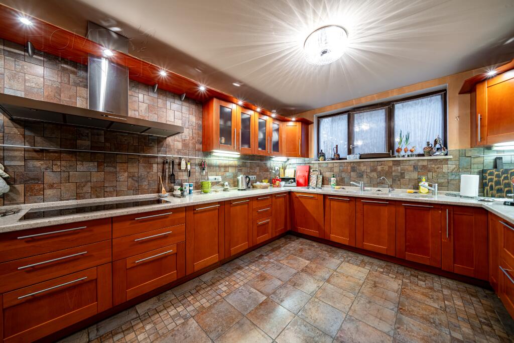 2-этажный коттедж 1 400 м² с отделкой