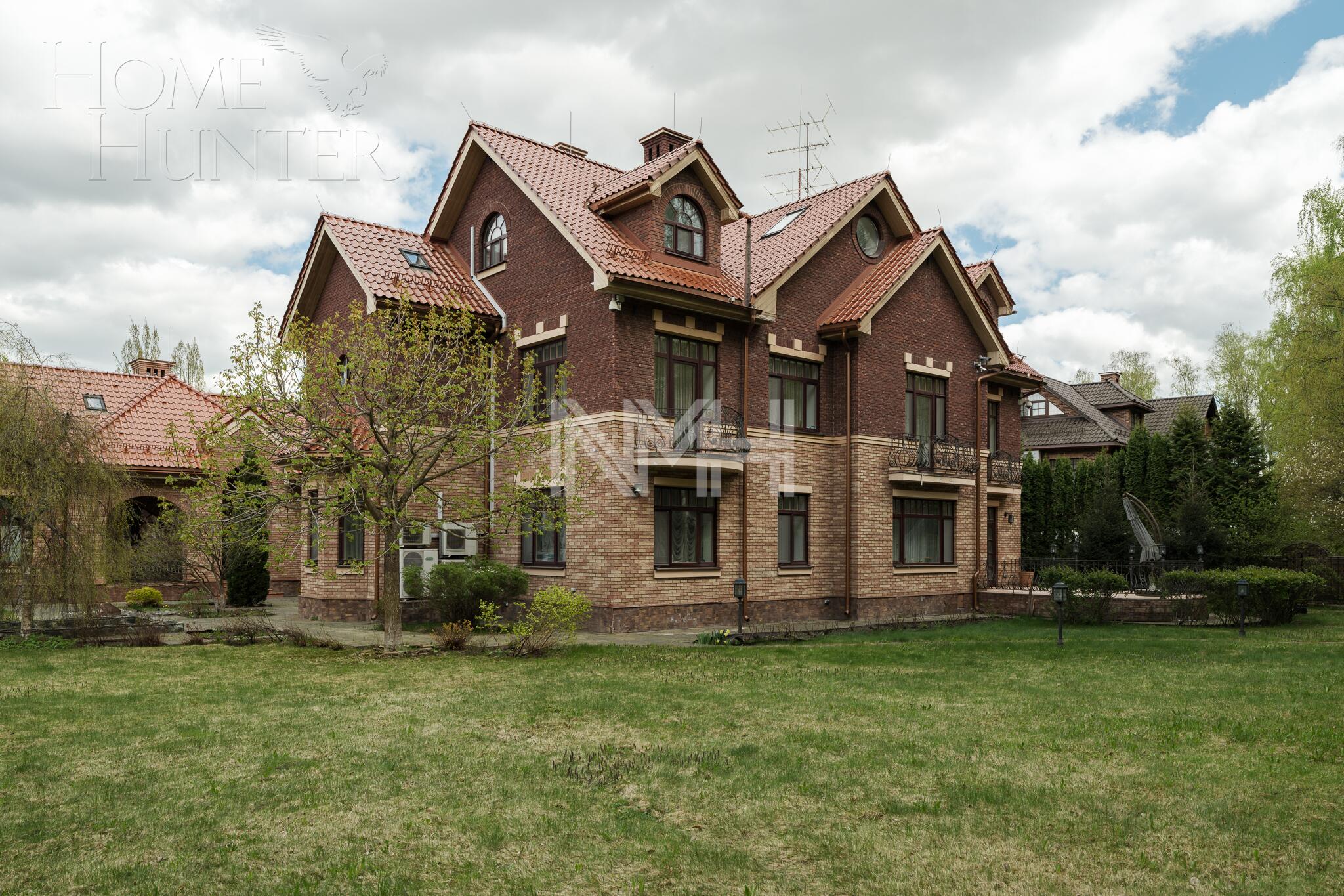 3-этажный коттедж 962 м² с отделкой