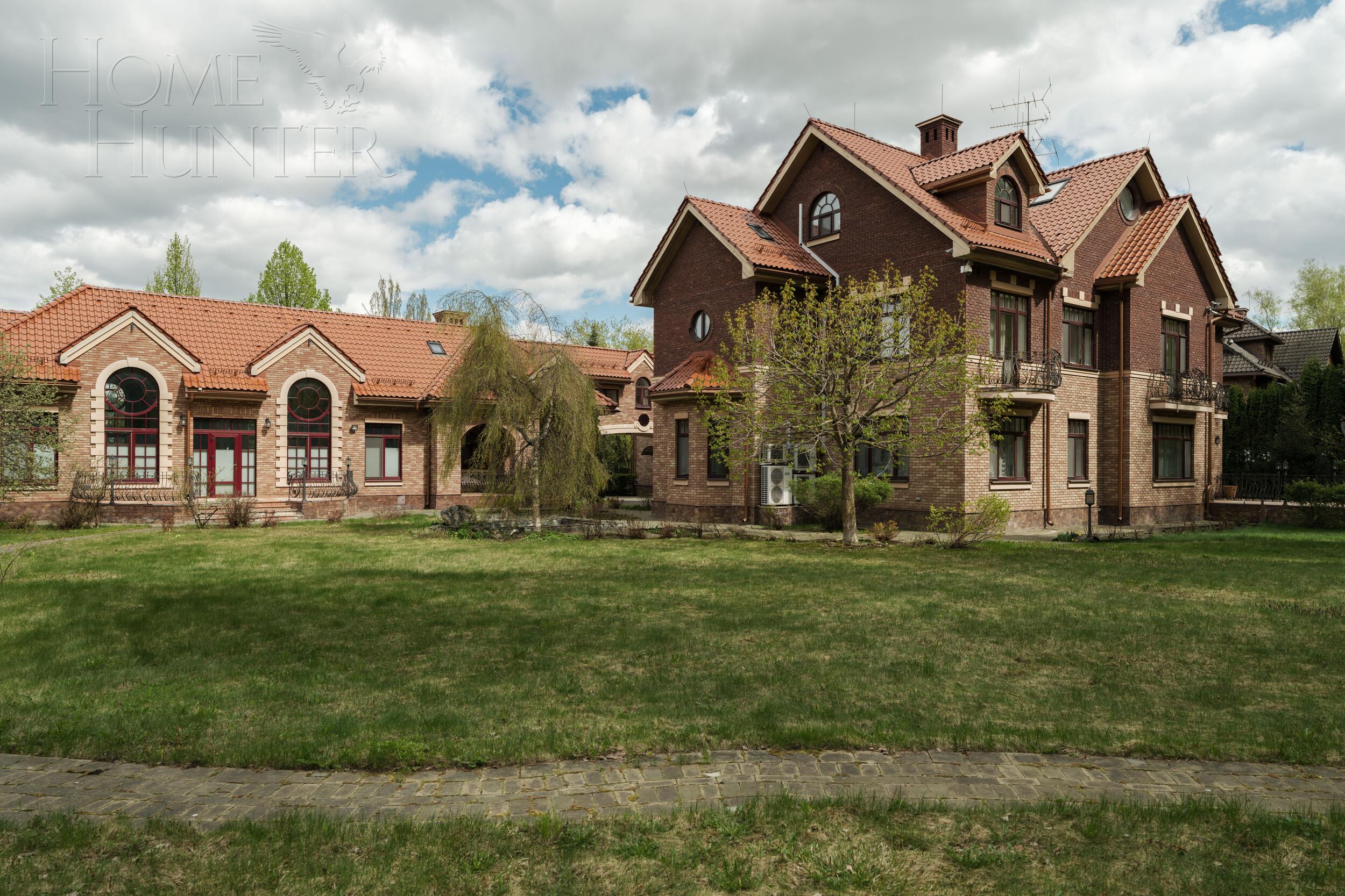 3-этажный коттедж 962 м² с отделкой