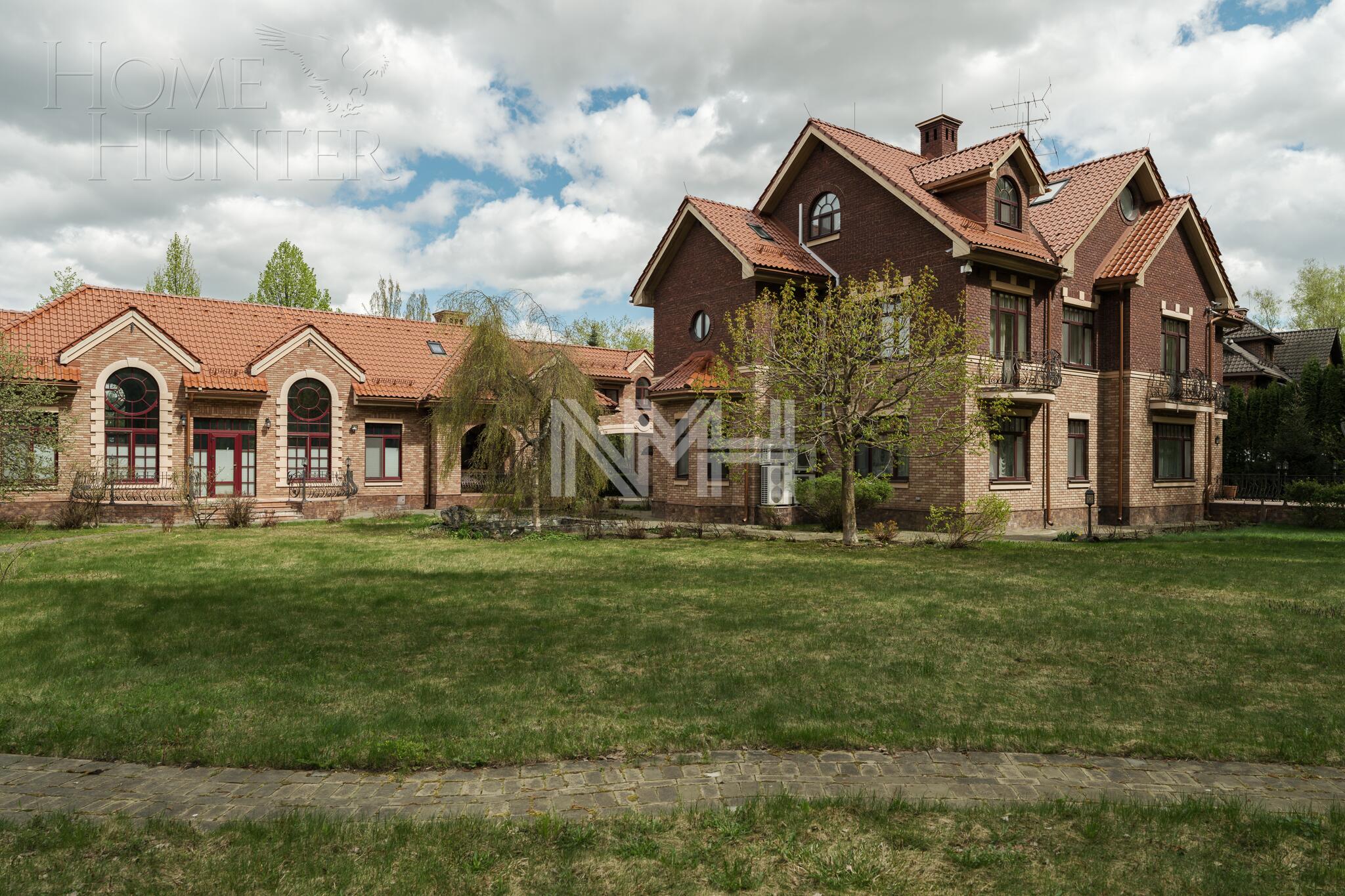 3-этажный коттедж 962 м² с отделкой