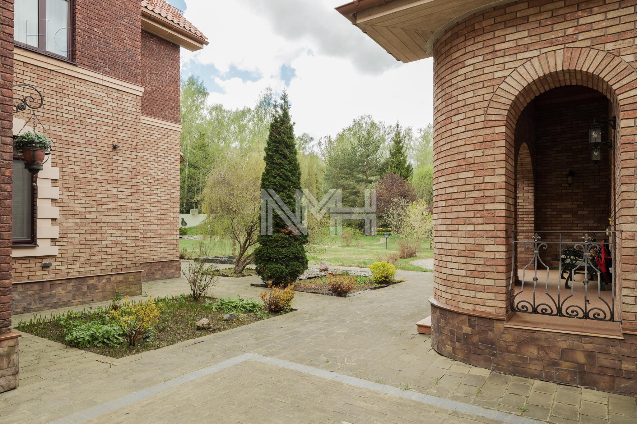 3-этажный коттедж 962 м² с отделкой