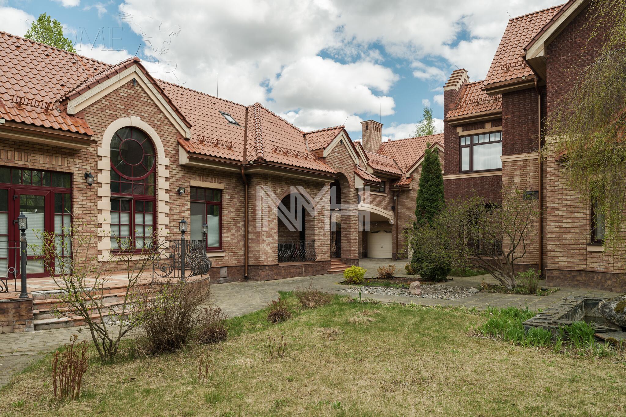 3-этажный коттедж 962 м² с отделкой