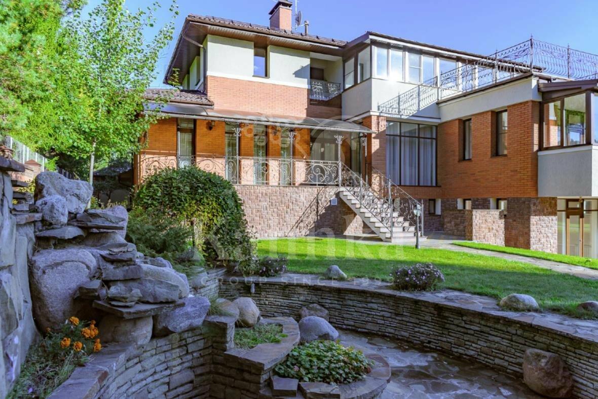 2-этажный коттедж 720 м² с отделкой