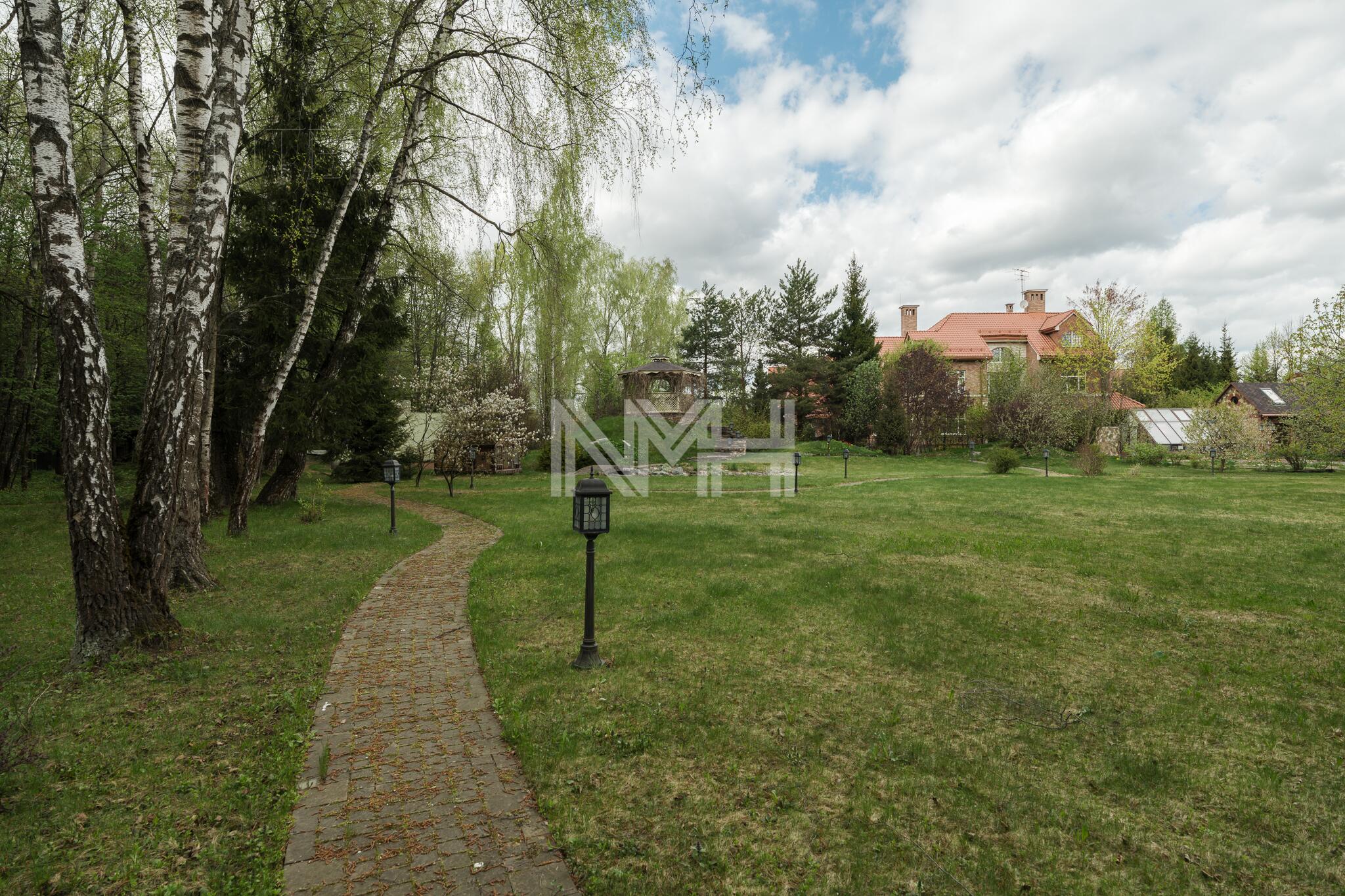 3-этажный коттедж 962 м² с отделкой