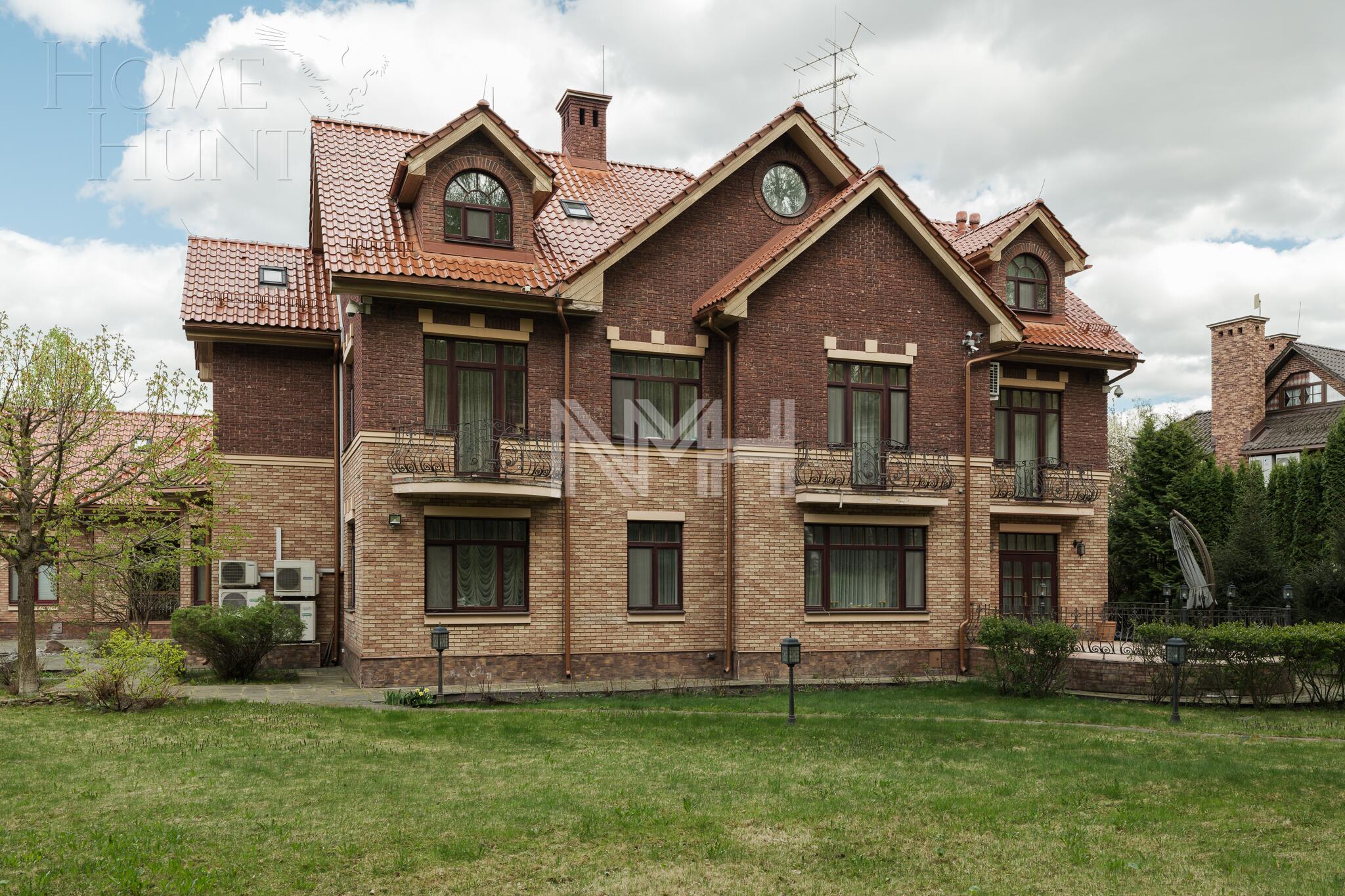 3-этажный коттедж 962 м² с отделкой