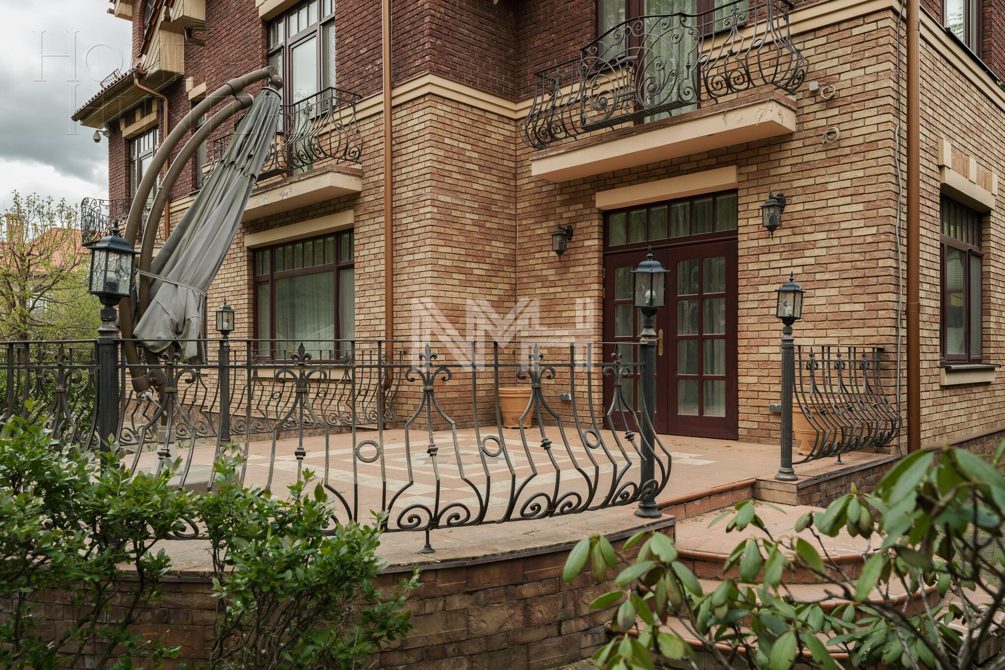 3-этажный коттедж 962 м² с отделкой