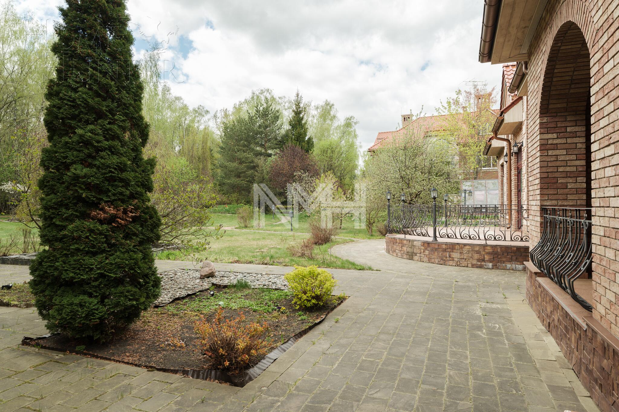 3-этажный коттедж 962 м² с отделкой