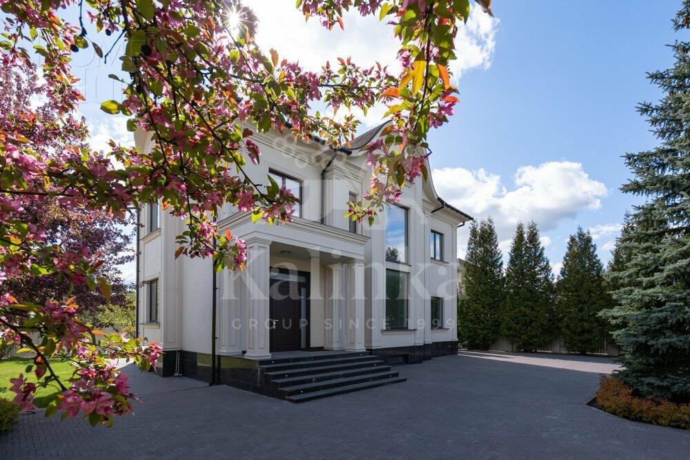 2-этажный коттедж 420 м² с отделкой