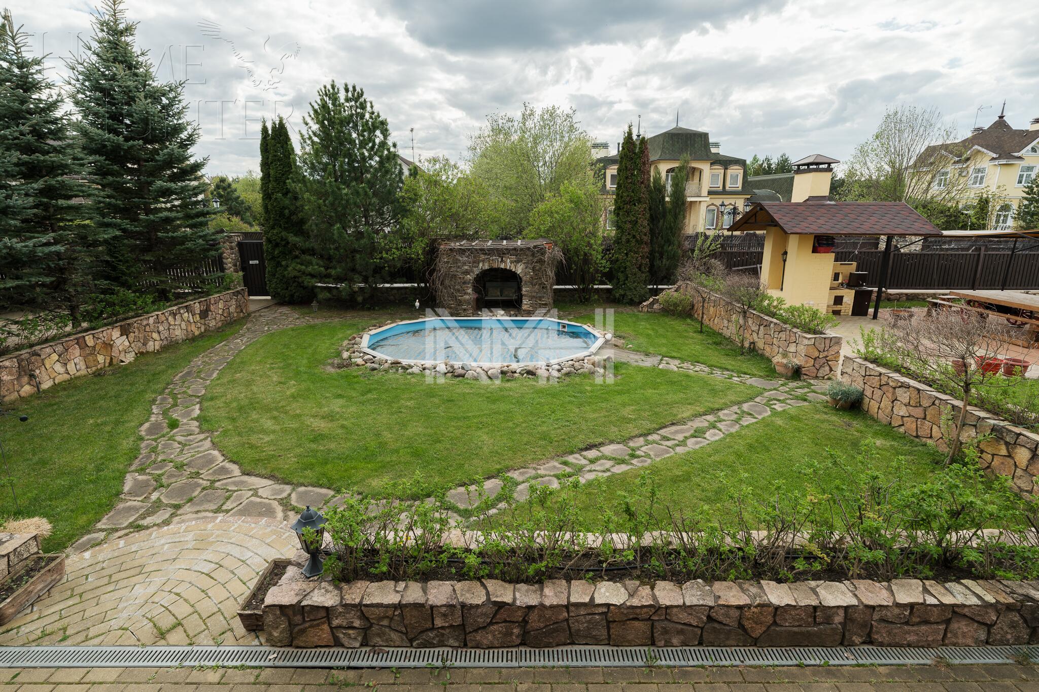 3-этажный коттедж 393 м² с отделкой