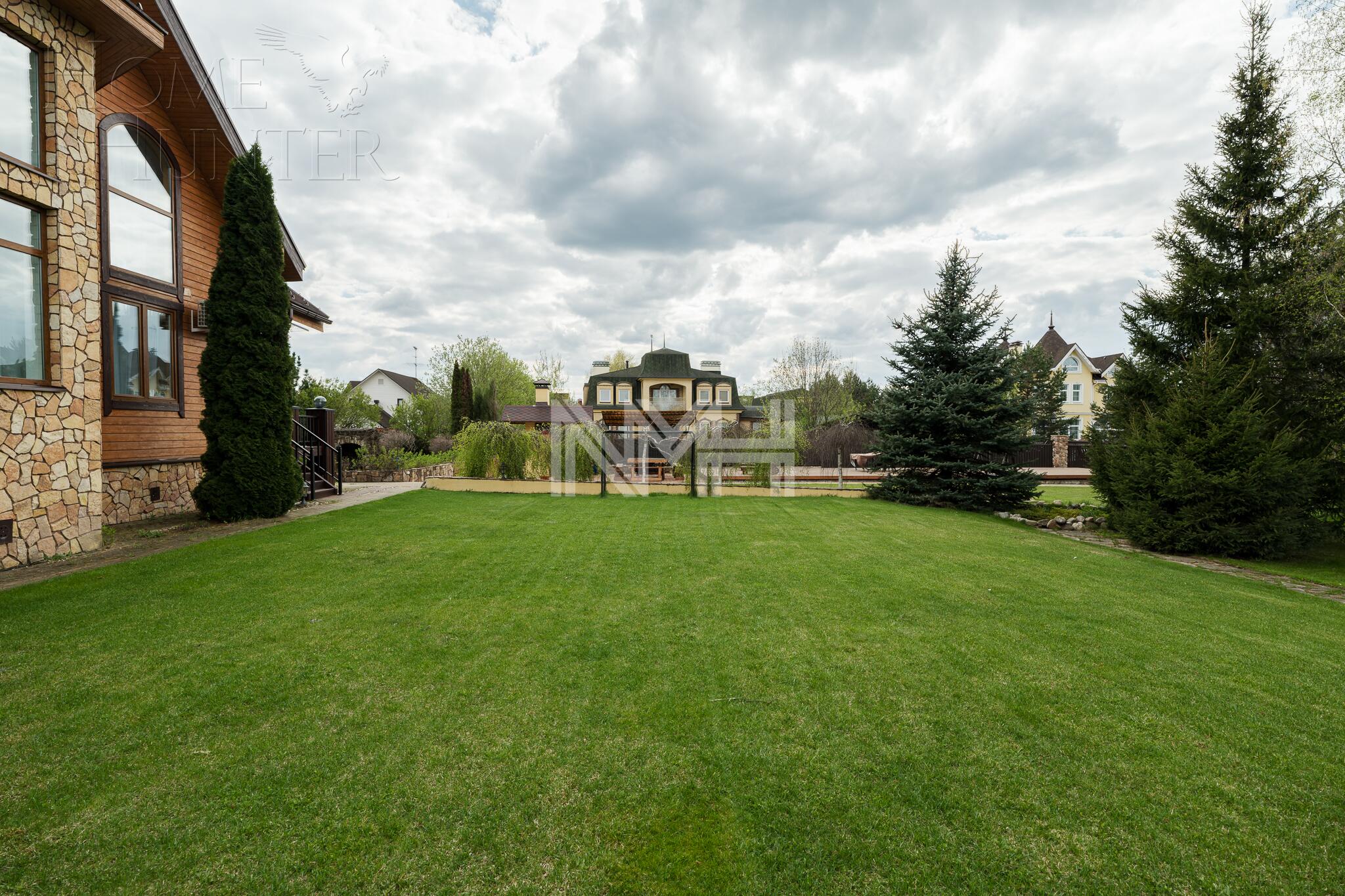 3-этажный коттедж 393 м² с отделкой