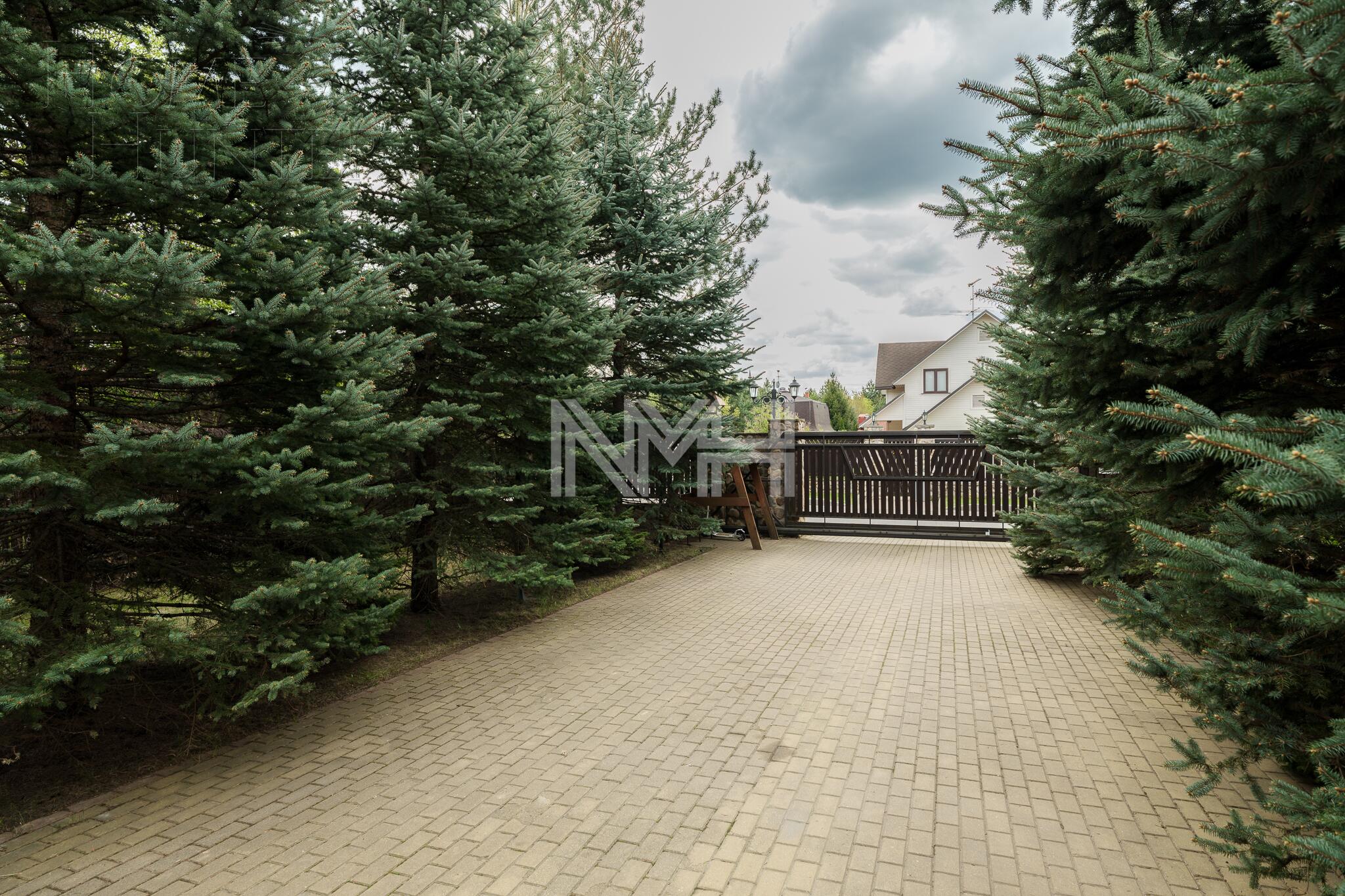 3-этажный коттедж 393 м² с отделкой