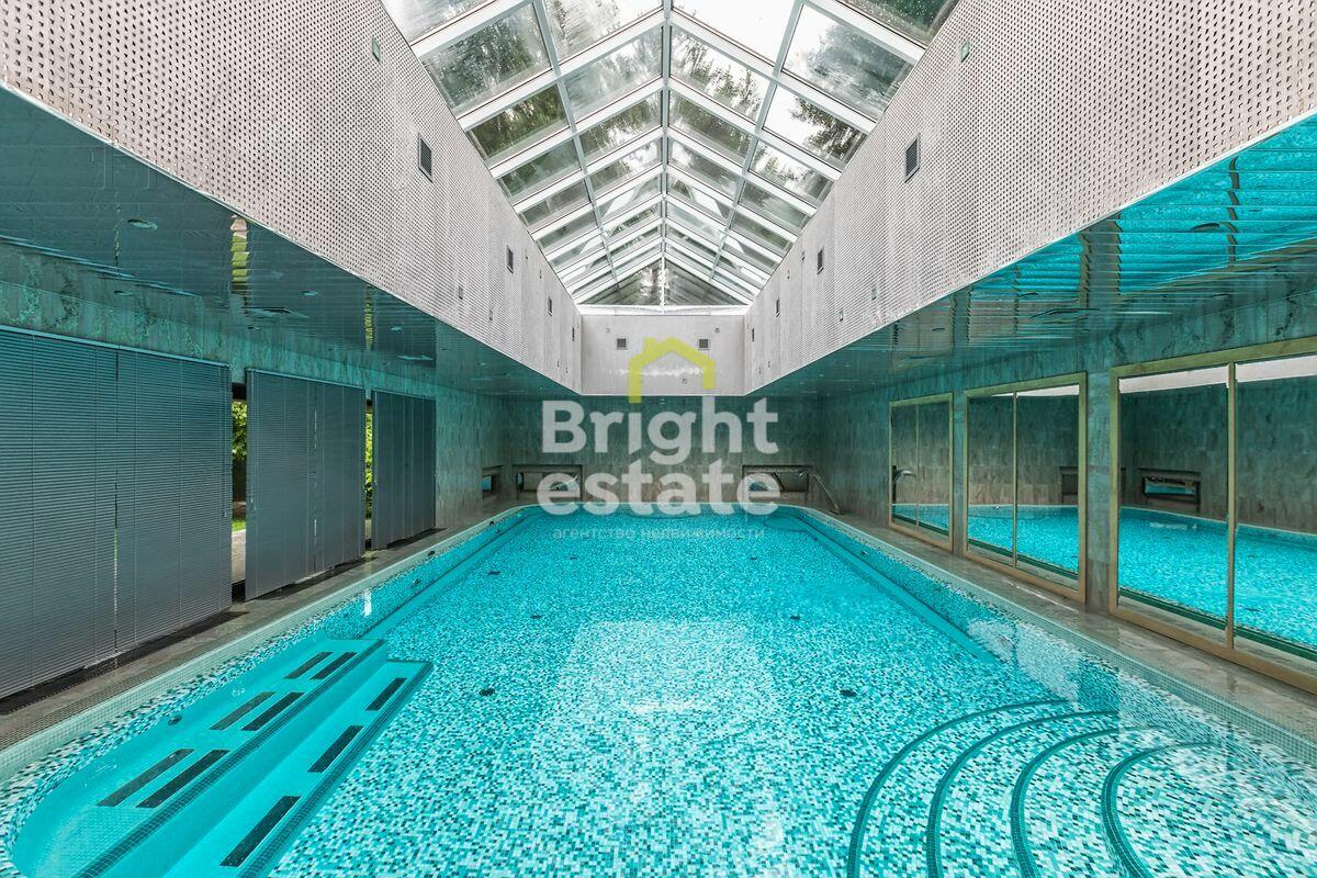 2-этажный коттедж 1 380 м² с отделкой