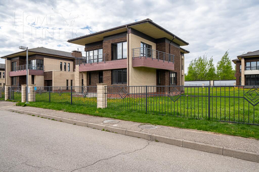 2-этажный коттедж 333.69 м² без отделки