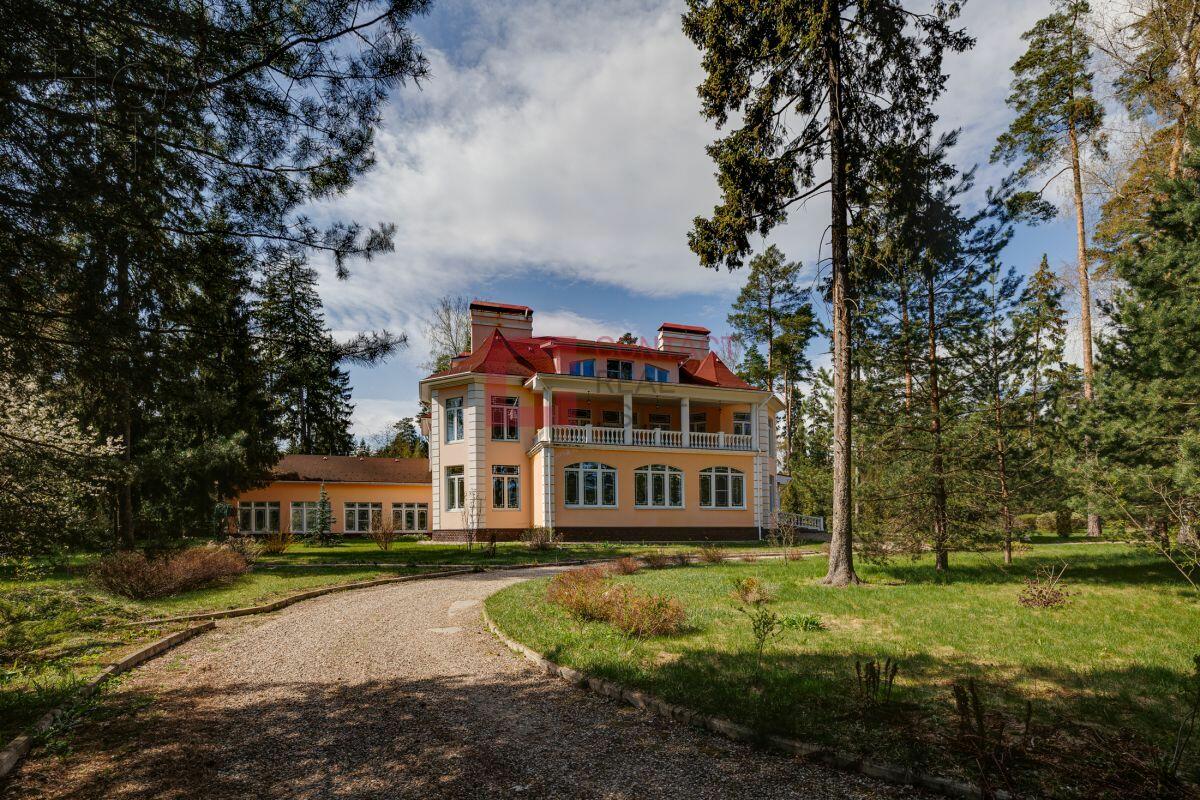 2-этажный коттедж 1 138 м² с отделкой