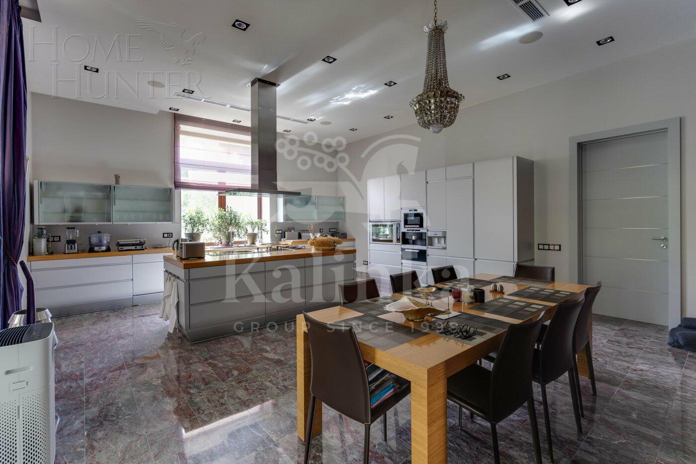 2-этажный коттедж 1 438 м² с отделкой